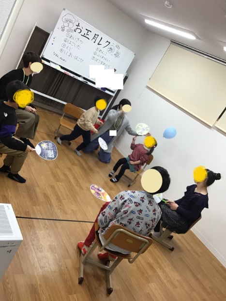 羽子板風風船テニス